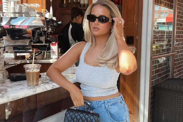 Molly Mae Hague's Height, Molly Mae Hague height, Molly Mae 2024, Molly Mae fashion, Molly Mae modeling, Molly Mae style, celebrity height comparison, height and fashion, Molly Mae posture, Molly Mae Love Island